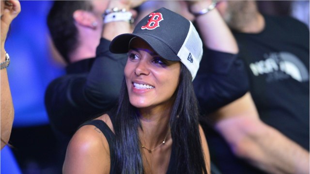 VOICI - Shy’m embarrasse un animateur en couple en révélant en direct qu’il la drague