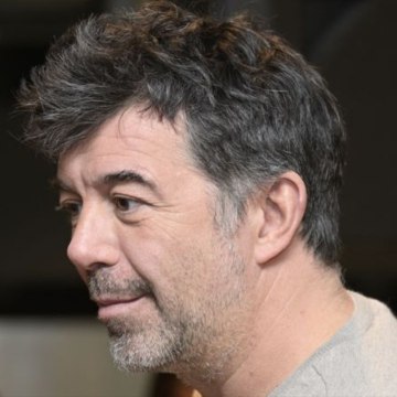 VOICI // SOCIAL // Stéphane Plaza Effondré : L’animateur Pleure La Mort D’un De Ses Proches Collaborateurs (1)