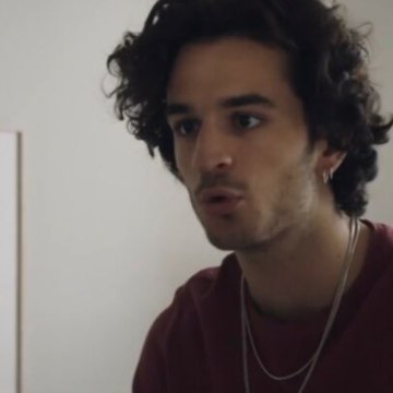 VOICI social: Ici tout commence : cette scène qui a choqué les fans de la série de TF1