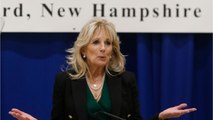 VOICI : Jill Biden se fait passer pour une hotesse de l'air : le poisson d'avril surprenant de la premier dame americaine