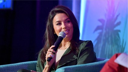 VOICI - Eva Longoria nue sous sa veste, elle donne un coup de chaud à ses fans
