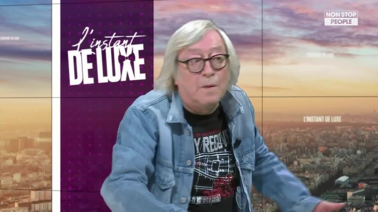 VOICI - VIDEO Les Grosses Têtes : Jean-Jacques Peroni s'en prend à Laurent Ruquier et adresse un doigt d'honneur aux autres sociétaires