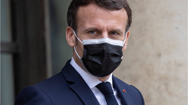 VOICI - Emmanuel Macron critiqué pour sa gestion de la crise sanitaire : « on s'y est pris comme des manches
