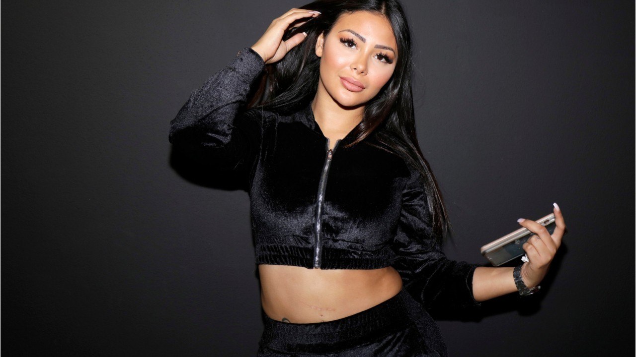 VOICI - Carla Moreau et Maeva Ghennam enfin réconciliées ? Ce détail qui sème le doute