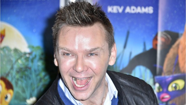 VOICI : Jeanfi Janssens célibataire : l'humoriste se confie sur ses échecs amoureux