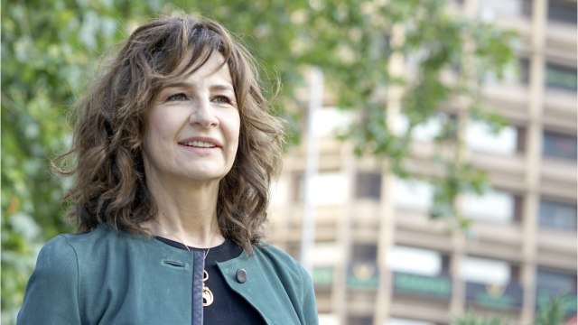 VOICI Valérie Lemercier surprenante dans la peau de Céline Dion dans le film Aline