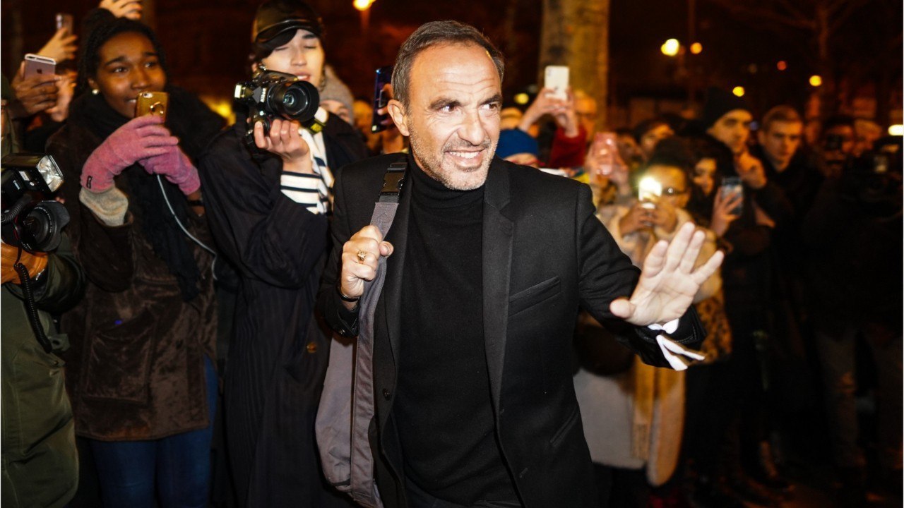 Voici - 50mn Inside : Nikos Aliagas obligé de faire plusieurs prises afin d’éviter un fou rire