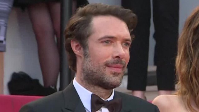 VOICI - Nicolas Bedos dévoile des nouvelles images du tournage de OSS 117 sur Instagram