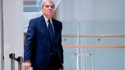 Voici - Bernard Tapie perquisitionné à son domicile : ce geste des policiers qui l'a touché