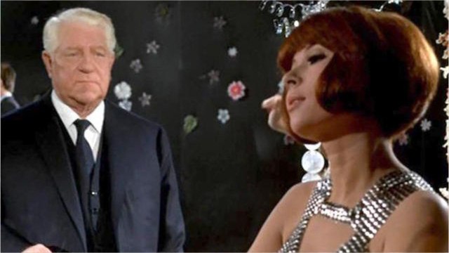 VOICI - Qu’est devenue Dany Carrel, la jolie brune du film Le Pacha ?