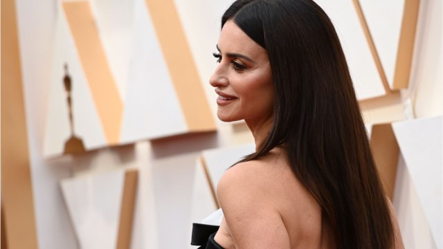 VOICI : PHOTO Penélope Cruz sexy : son décolleté vertigineux affole les internautes