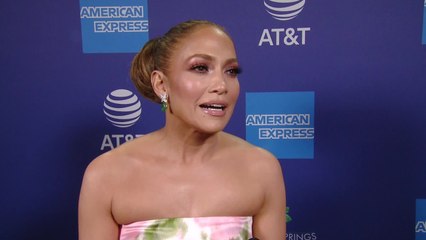VOICI Jennifer Lopez : son décolleté osé fait sensation sur Instagram