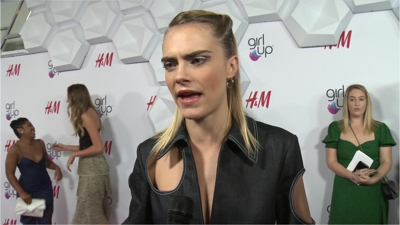 VOICI - Cara Delevingne et Ashley Benson : leur...