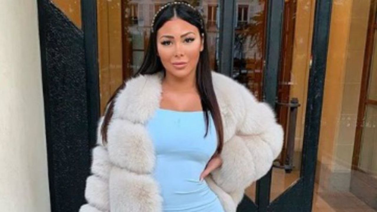 VOICI Maeva Ghennam torride : elle dévoile son décolleté XXL en bikini