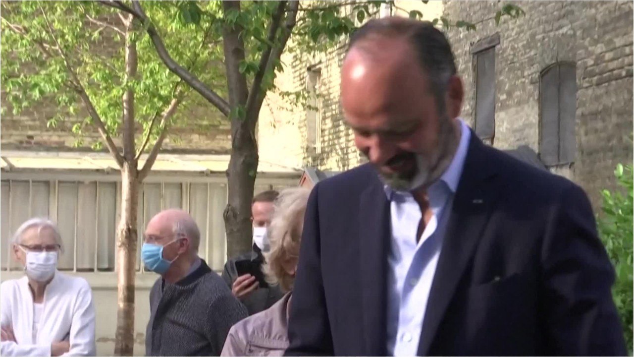 VOICI Edouard Philippe : pourquoi sa femme Edith Chabre n'apparaît jamais à ses côtés