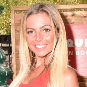 VOICI SCOIAL - Hillary (Les Ch’tis) : les internautes révoltés par son attitude avec son fils (1)