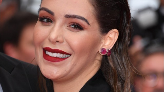 VOICI : Nabilla Vergara fait une grosse chute au ski : les internautes explosent de rire