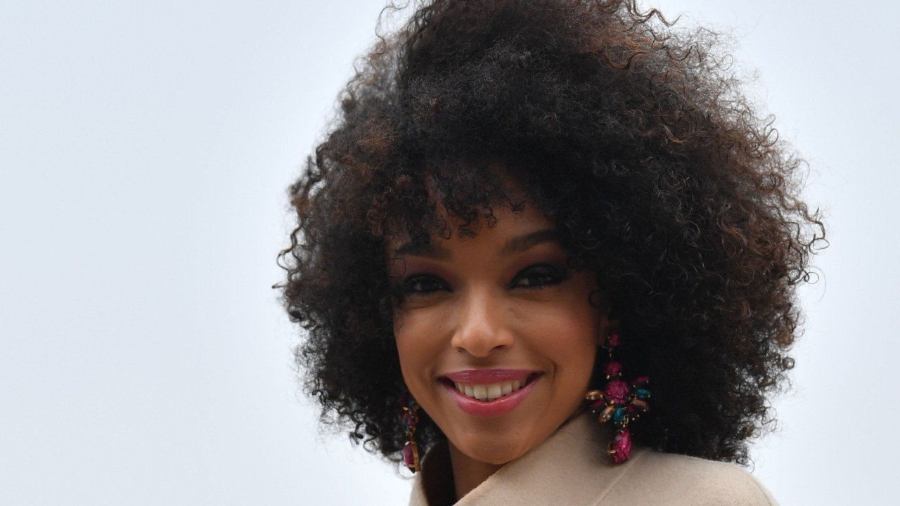 VOICI - Miss Monde : Ophély Mézino se dévoile dans une tenue très transparente