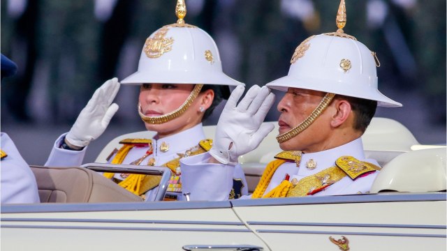 VOICI Rama X : un journaliste allemand agressé par les gardes du corps du roi de Thaïlande