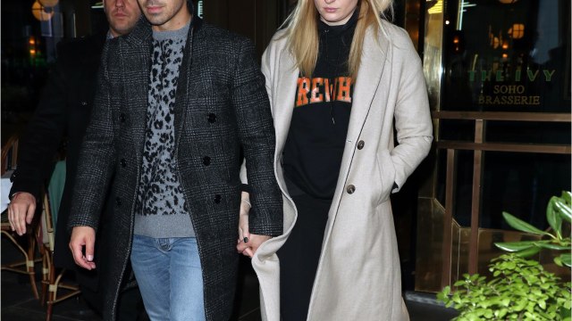 Voici - Sophie Turner : la raison pour laquelle elle détestait les Jonas Brothers adolescente