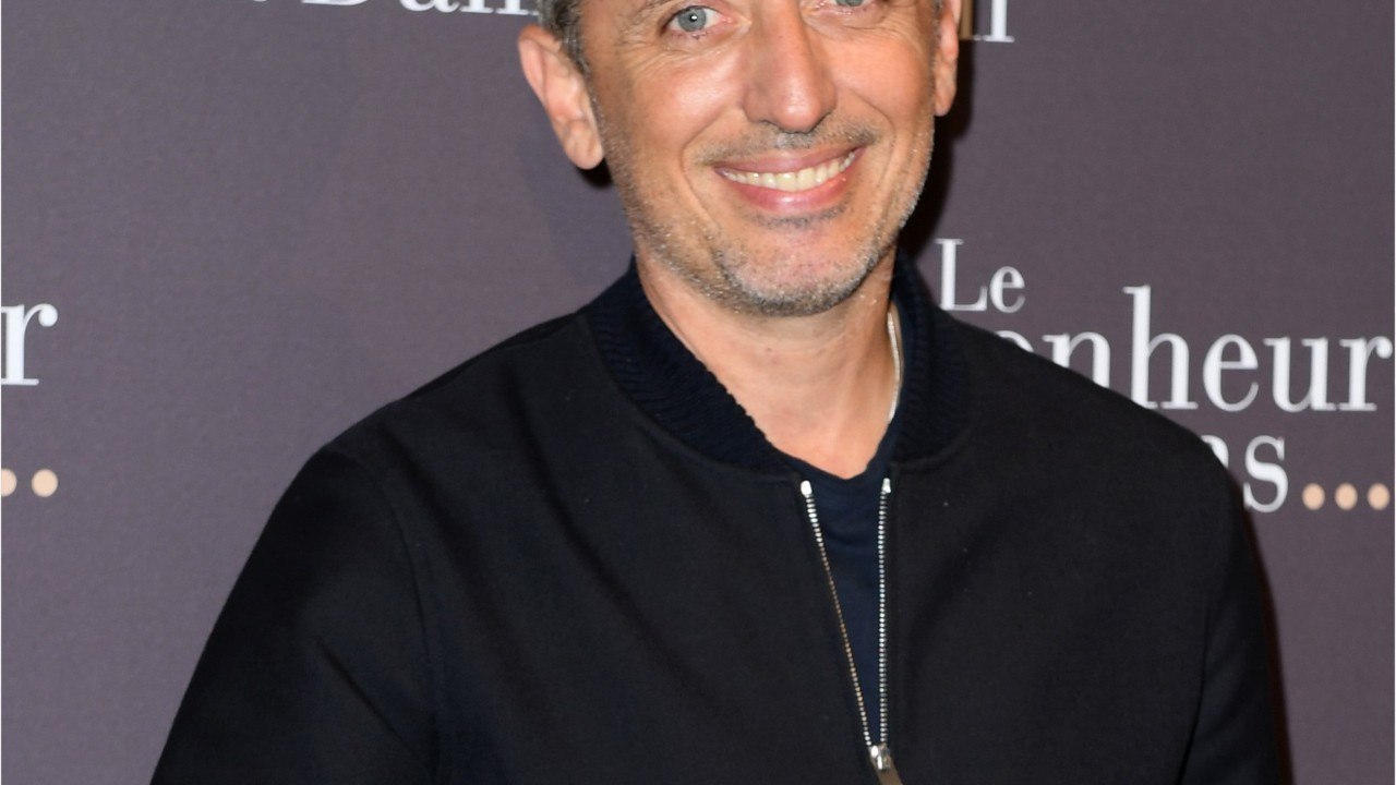 VOICI - Gad Elmaleh : son album hommage à Claude Nougaro se fait dézinguer par plusieurs artistes