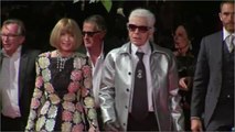 VOICI Karl Lagerfeld : un proche raconte l’horrible enfance du couturier, maltraité par sa mère