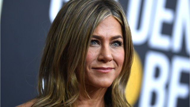 VOICI - Golden Globes : Jennifer Aniston et Reese Witherspoon trinquent à la santé de Jay Z et Beyoncé