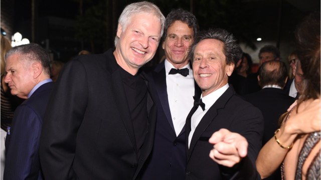 Voici - Mort de Steve Bing : le producteur et ex d’Elizabeth Hurley décède après une chute du 27ème étage