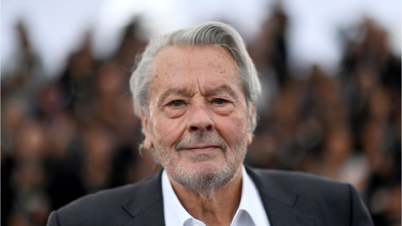 VOICI Alain Delon victime d’un AVC : nouvelles révélations sur l’état de santé de l’acteur
