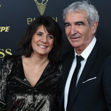 VOICI SOCIAL - Estelle Denis vire Raymond Domenech de son plateau après une remarque très limite (1)