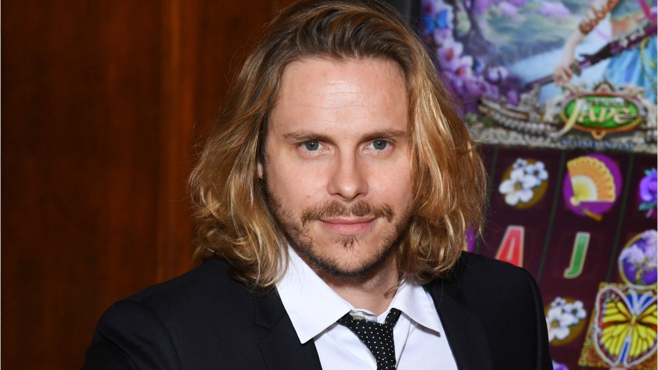 VOICI : Jean-Baptiste Shelmerdine : que devient l’interprète d’Alex de Nos chers voisins ?