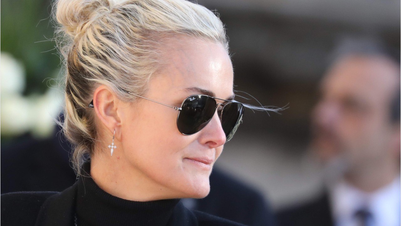 VOICI - Laeticia Hallyday abandonnée par ses proches pendant la guerre pour l’héritage