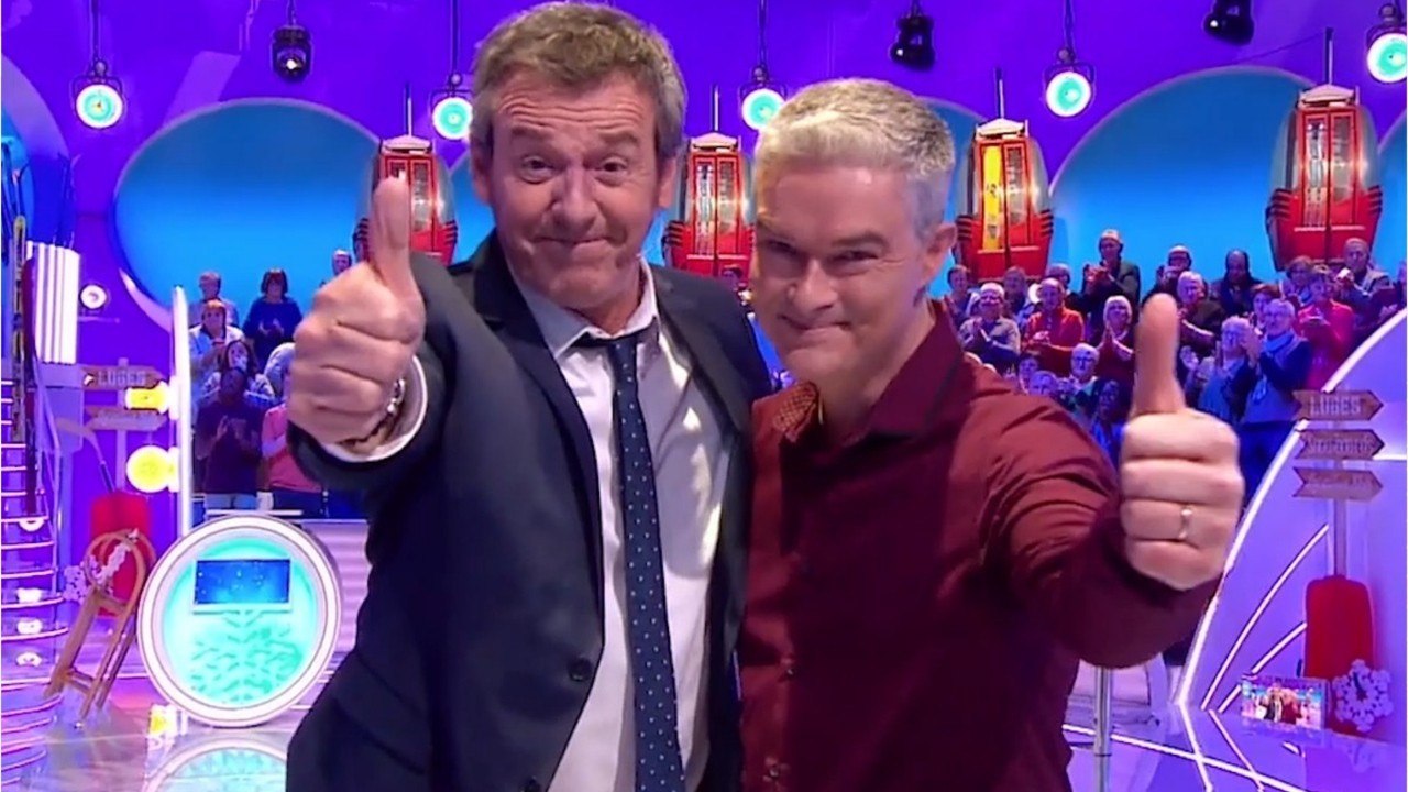 VOICI Les 12 Coups de midi : Eric fond en larmes après une surprise très émouvante de Zette