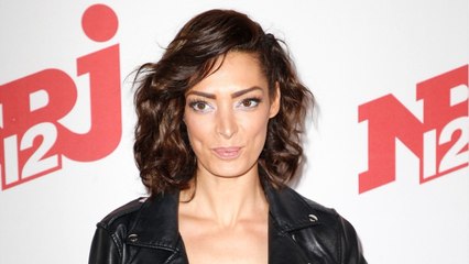 VOICI - Emilie Nef Naf : cheveux roses et micro short, elle s'affiche toujours aussi sexy