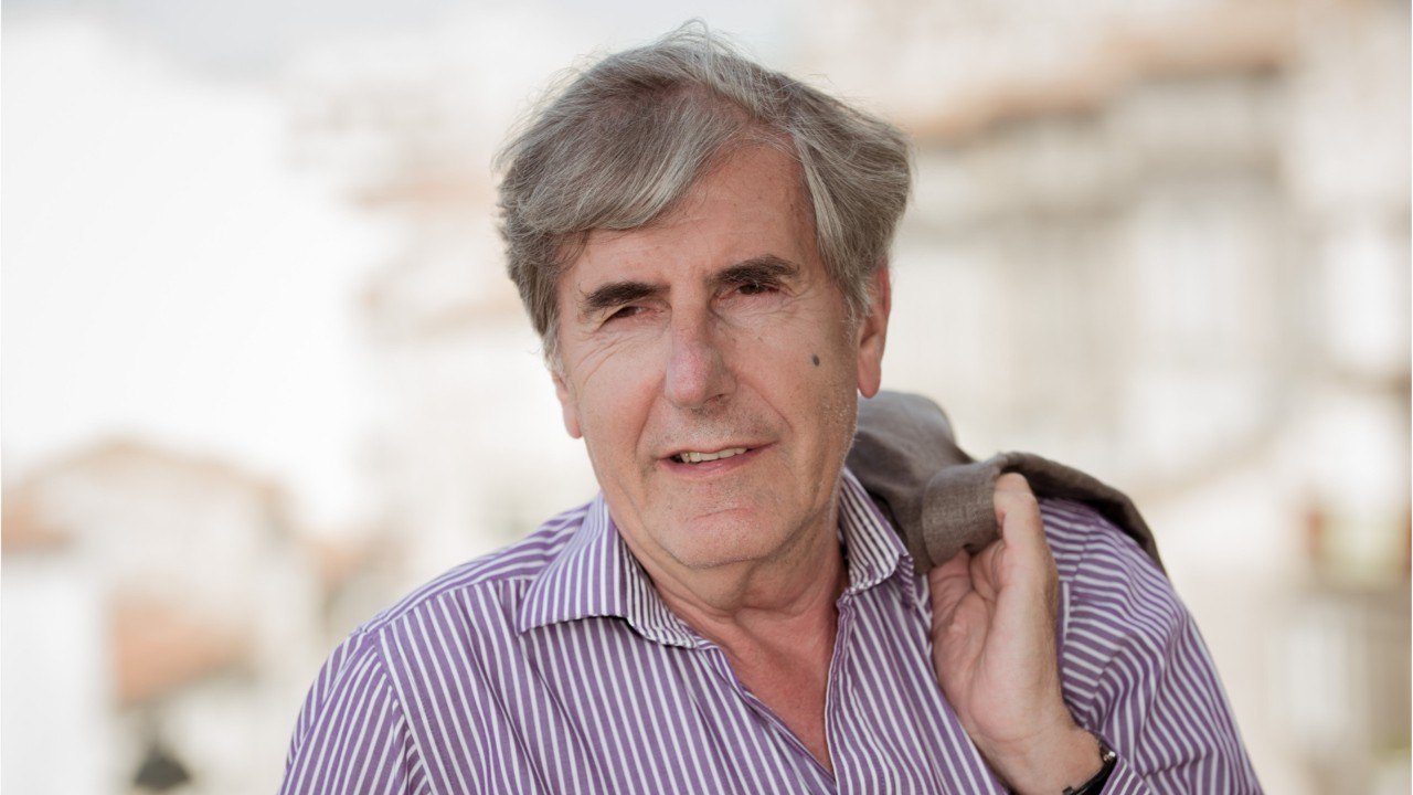 VOICI - Bernard Menez hospitalisé : le comédien a été plongé dans un coma artificiel