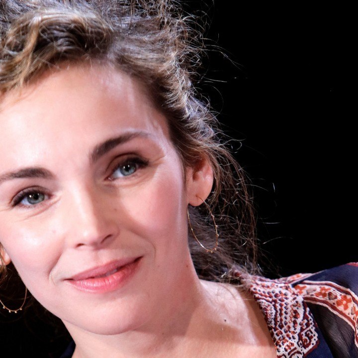 VOICI SOCIAL - Claire Keim (Infidèle) : cette scène avec Tom Leeb qui l’a énormément gênée