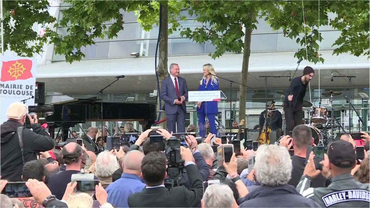 VOICI- Laeticia Hallyday : Ce Qu’elle Pense Du Livre Sur Johnny Hallyday Et Catherine Deneuve (1)