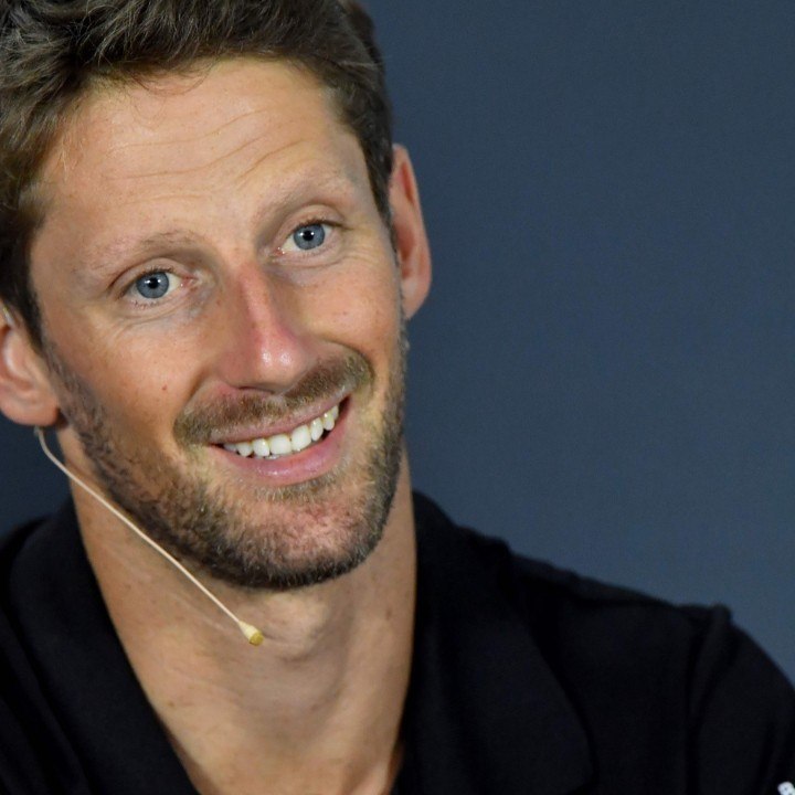 VOICI - Romain Grosjean face à la mort : il raconte son expérience de mort imminente au milieu des flammes (1)