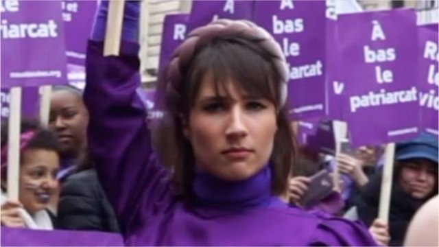 VOICI - Marie S'infiltre Choque La Toile Après Son Apparition À La Marche Contre Les Violences Faites Aux Femmes (1)