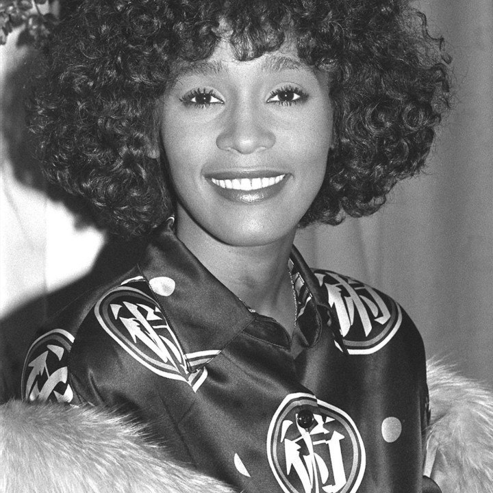 VOICI // SOCIAL // Anniversaire hommage Whitney Houston (1)