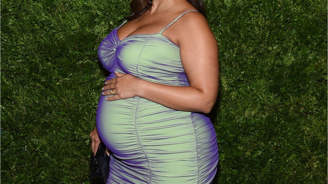 Voici - Ashley Graham enceinte : elle révèle le sexe de son bébé