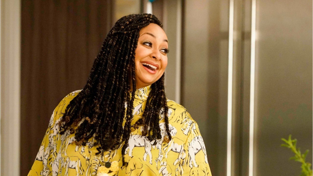 VOICI - Raven-Symoné : l'actrice annonce son mariage avec sa compagne Miranda Maday