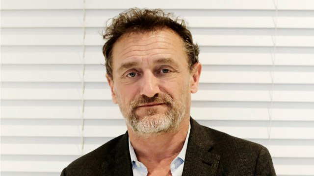 VOICI - Jean-Paul Rouve se livre sur les difficultés financières de ses parents qui vivent sur une retraite misérable