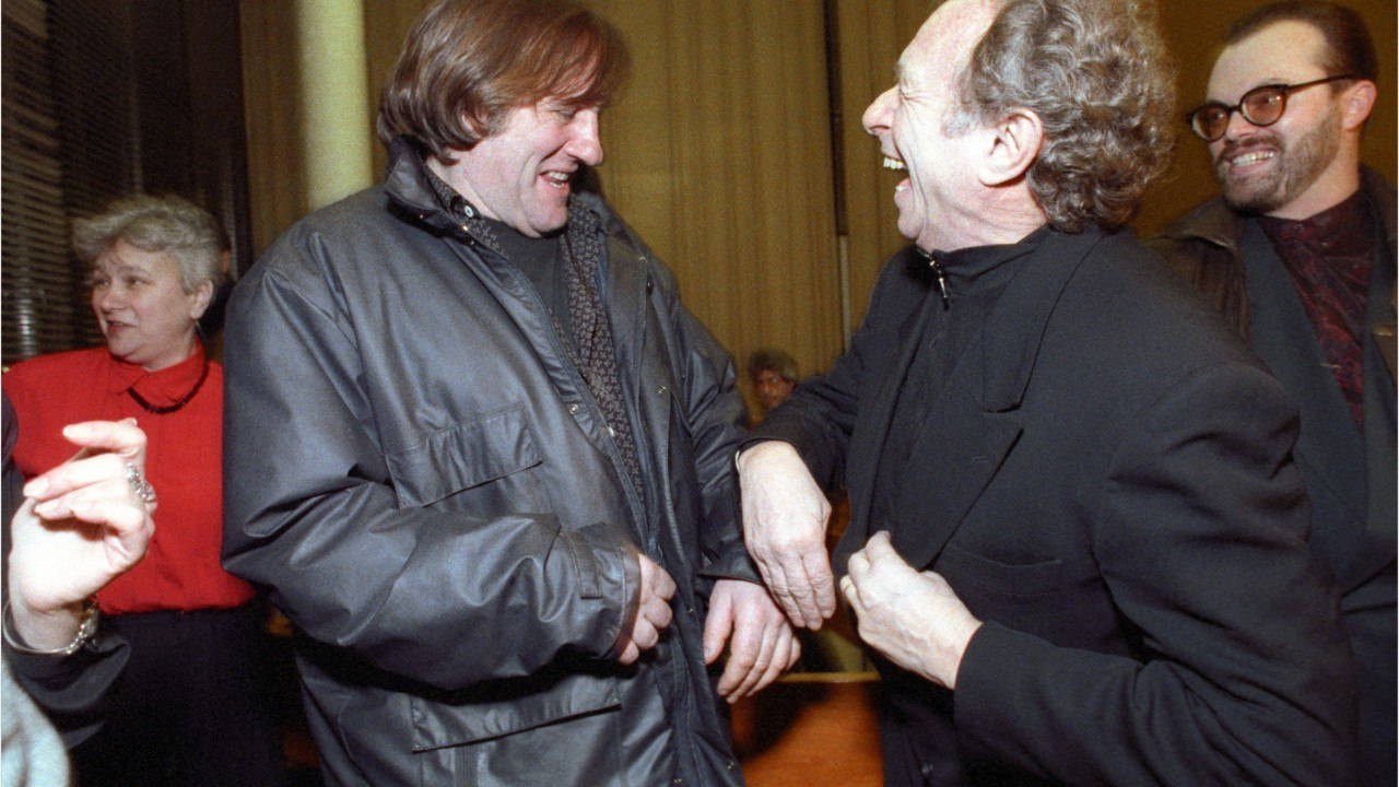 VOICI-Gérard Depardieu et Pierre Richard hilares : le duo mythique amuse les internautes sur un tournage