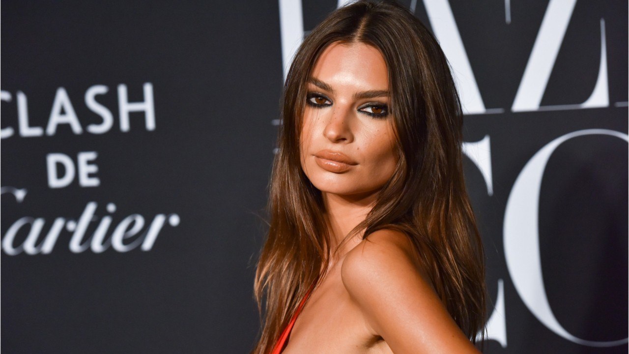VOICI - Emily Ratajkowski Sexy En Bikini : Cette Vue Imprenable Sur Ses Fesses Fait Exploser Instagram (1)