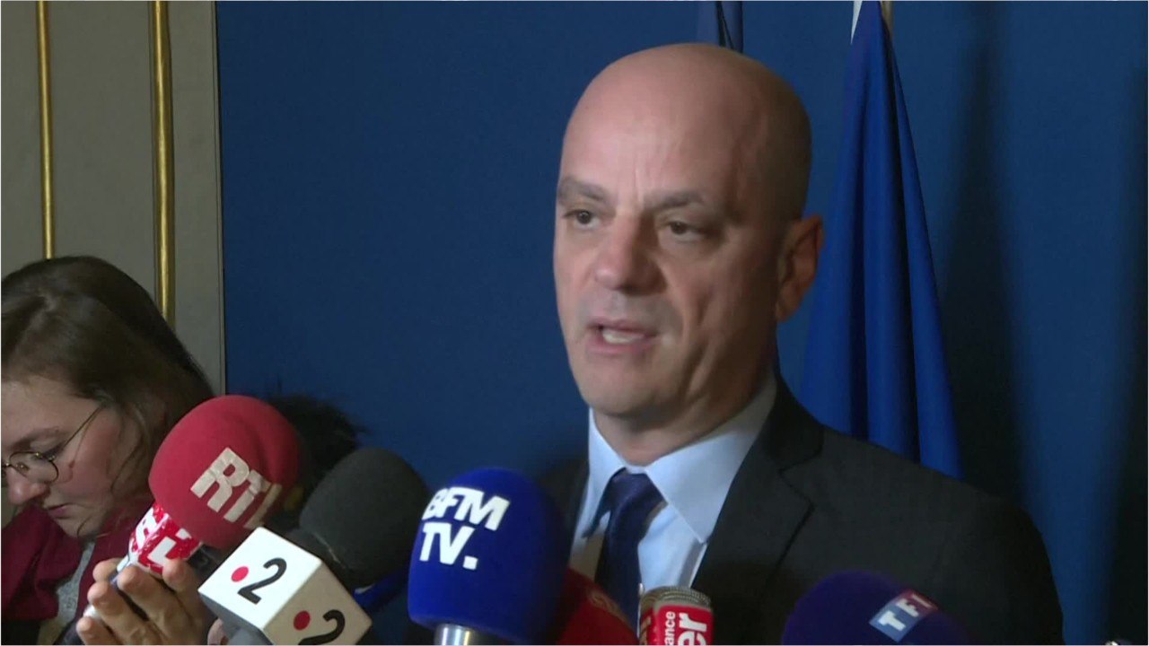 VOICI- Jean-Michel Blanquer : cette mesure qui aurait pu le rendre plus « populaire "