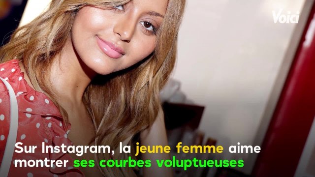 VOICI - Zahia Dehar se dévoile dans une robe courte et séduit les internautes