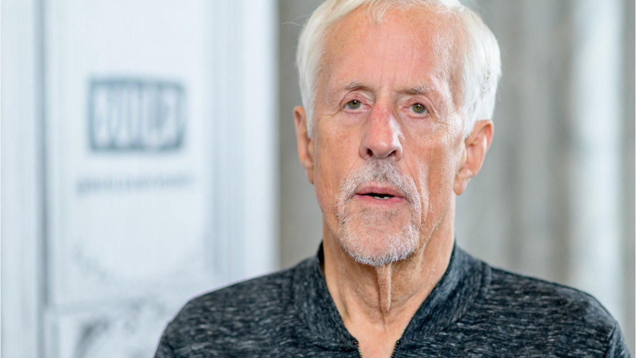 VOICI - Michael Apted : mort du réalisateur du film Le monde ne suffit pas, le James Bond avec Sophie Marceau