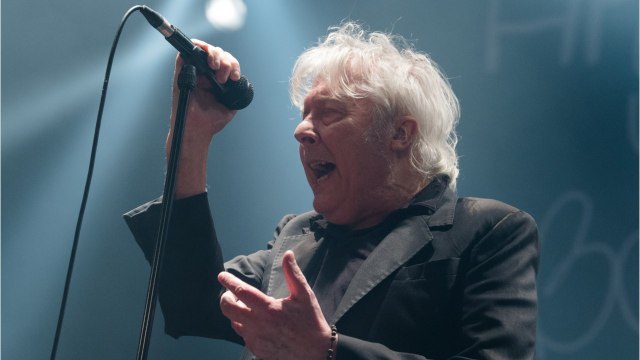 Voici - Arno : sa compagne dépose plainte contre la police belge pour « violences policières et racisme