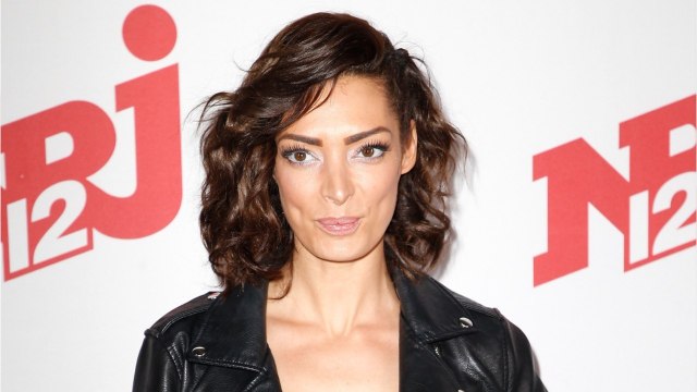 VOICI - Emilie Nef Naf TRÈS sexy dans un maillot de bain dégoulinant, elle fait fondre les internautes